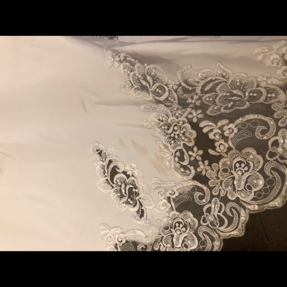 David’s Bridal wedding gown - Picture 6 of 8